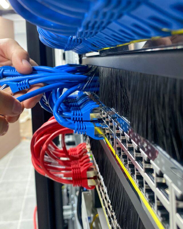 Images représentant les services "CÂBLAGE" proposés par FOTIntégration